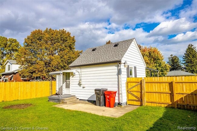 Building Photo - 26361 Parkington St