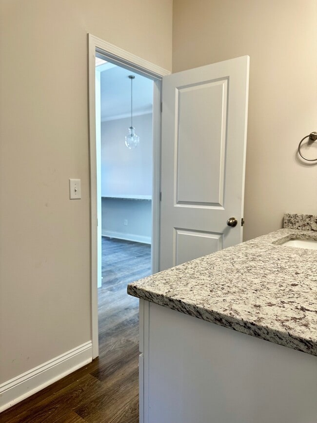 Building Photo - 3206 Benvill Ct