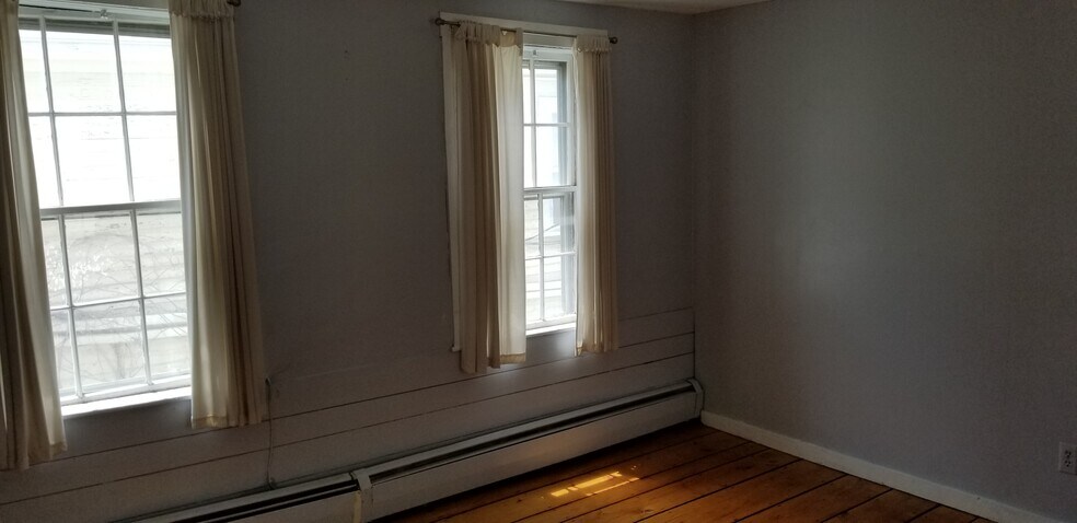 Building Photo - 128 Pleasant St