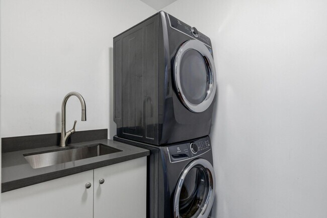 Building Photo - 2835 Polo Island Dr