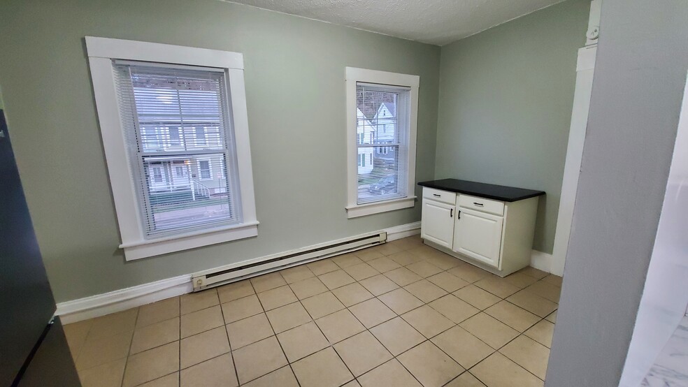 Building Photo - 509 W Locust St