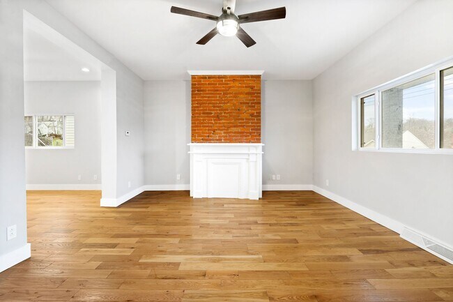 Building Photo - Beautifully Renovated 3 Bed/2.5 Bath Home in Mt Washington - Convenient Location
