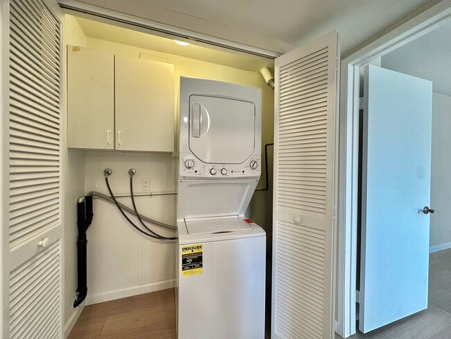 Building Photo - Newly Remodeled 2 Bedroom 2 Bath Near UTC ...