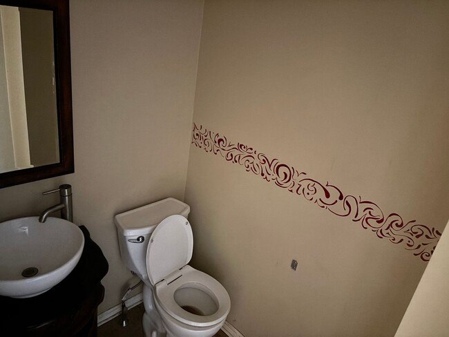 Building Photo - Abbey Lane Townhome 3 Beds 3 Baths!!