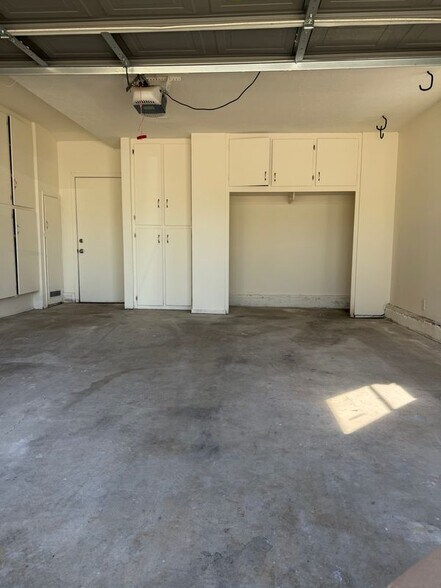 Building Photo - 6552 Miles Ln