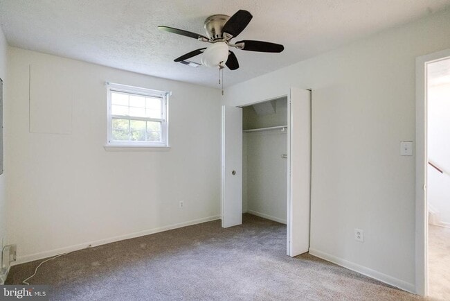 Building Photo - 8522 Pine Run Ct
