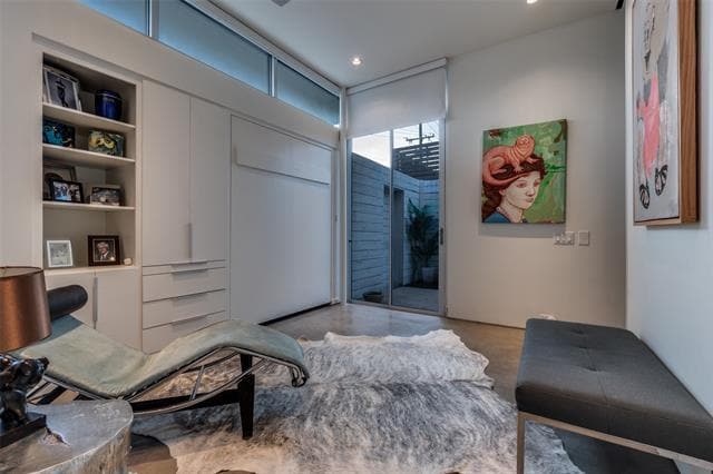 Building Photo - 2300 N Carroll Ave