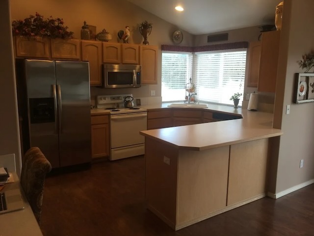 kitchen - 2100 North Palisades Drive