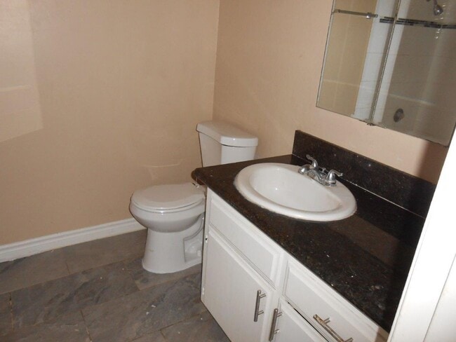 Building Photo - Spacious 2 story Townhouse with Community Pool