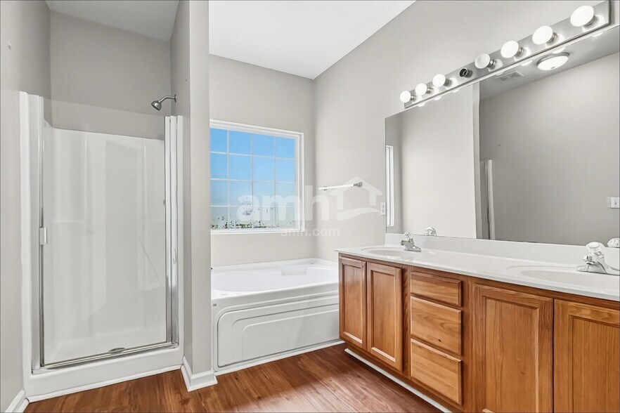 Building Photo - 204 Annesbury Ln