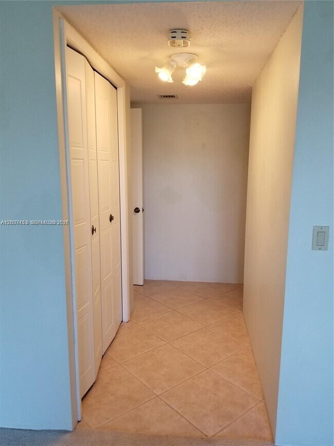 Building Photo - 369 Lakeview Dr