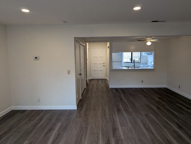 Building Photo - Completely remodeled and updated condo close to Fresno State, shopping and hwy 168