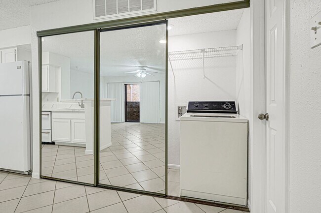 Building Photo - 2300 Old Spanish Trl