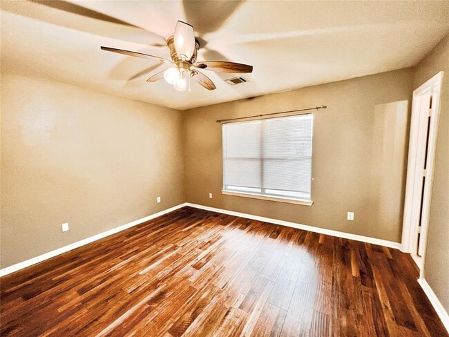 Building Photo - 8323 Greys Ln