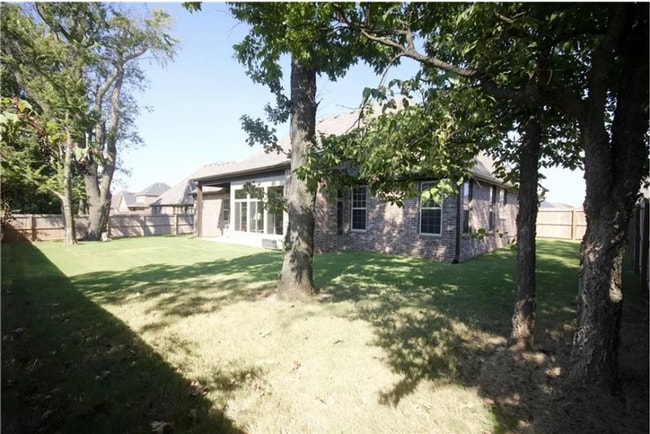 Building Photo - 1919 Sicily Ave