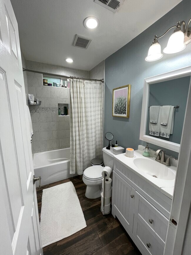 2nd bathroom - 13210 Raven St