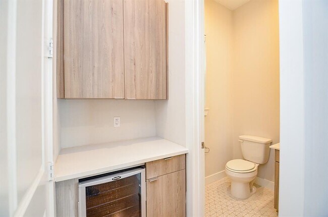 Building Photo - 5903 Val Verde St