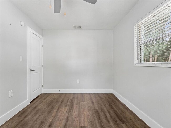 Building Photo - 3102 W San Juan St