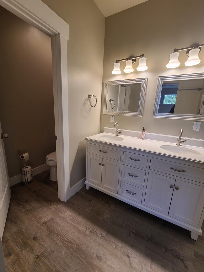 Building Photo - 16680 Cabin Lake Ln