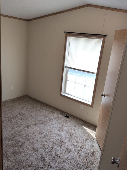 Building Photo - 27 Krista Ln