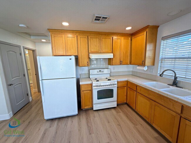 Building Photo - 7661 Forest St