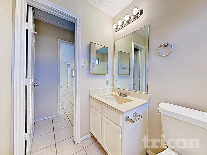 Building Photo - 6922 Clee Ln