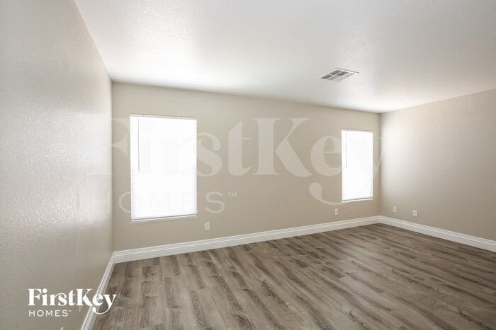Building Photo - 7908 Pale Rider St