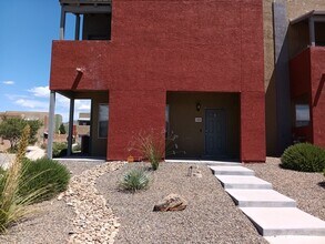 Building Photo - 1528 Domino Dr SE
