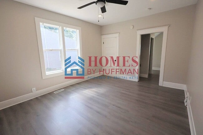 Building Photo - Two Bedroom House | Off Street Parking