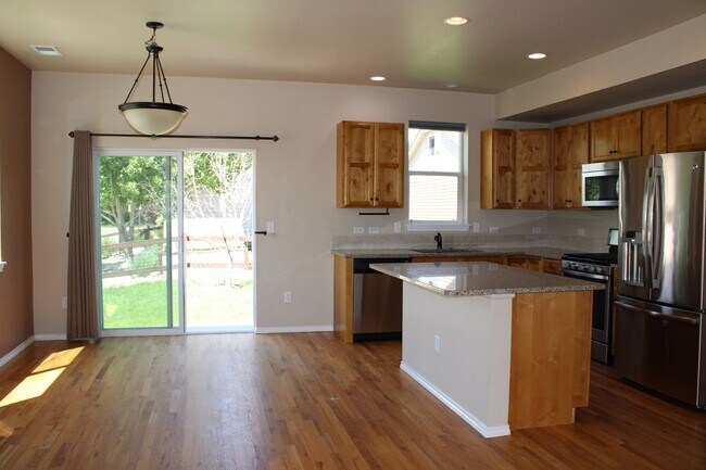 Building Photo - Stunning 3 Bedroom Home in North Fort Coll...