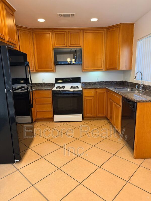 Building Photo - 1379 Monserate Ave