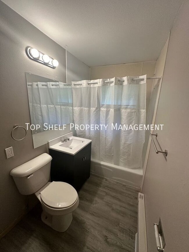 Building Photo - 2611 27th Pl