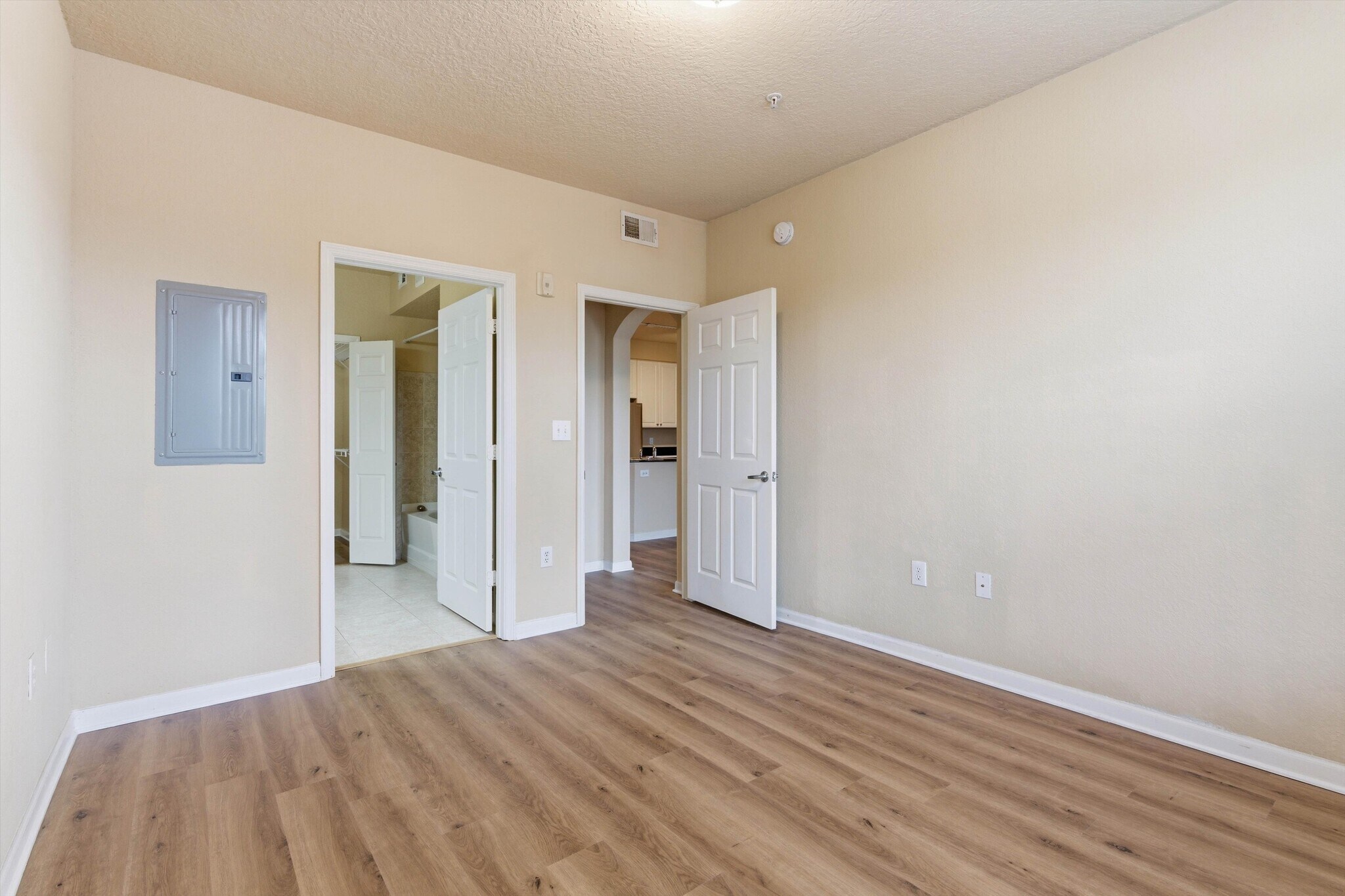 Building Photo - 8539 Gate Pky W