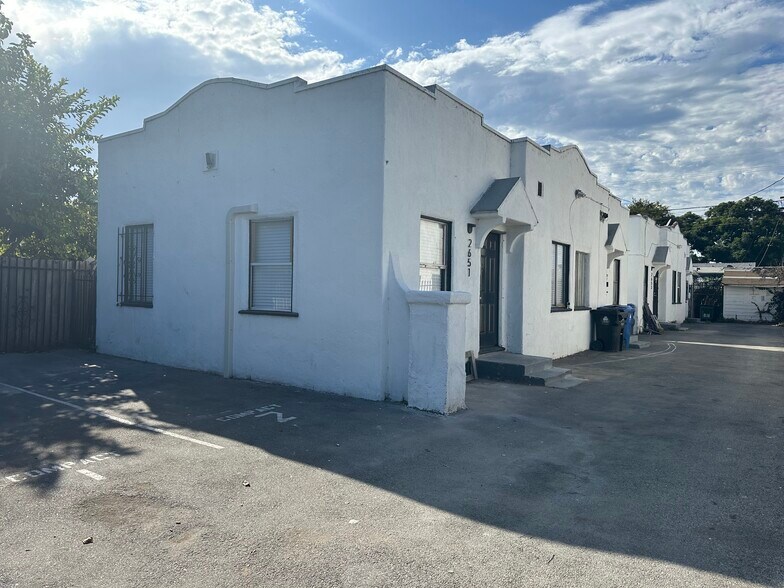 Primary Photo - 2651 S Cloverdale Ave