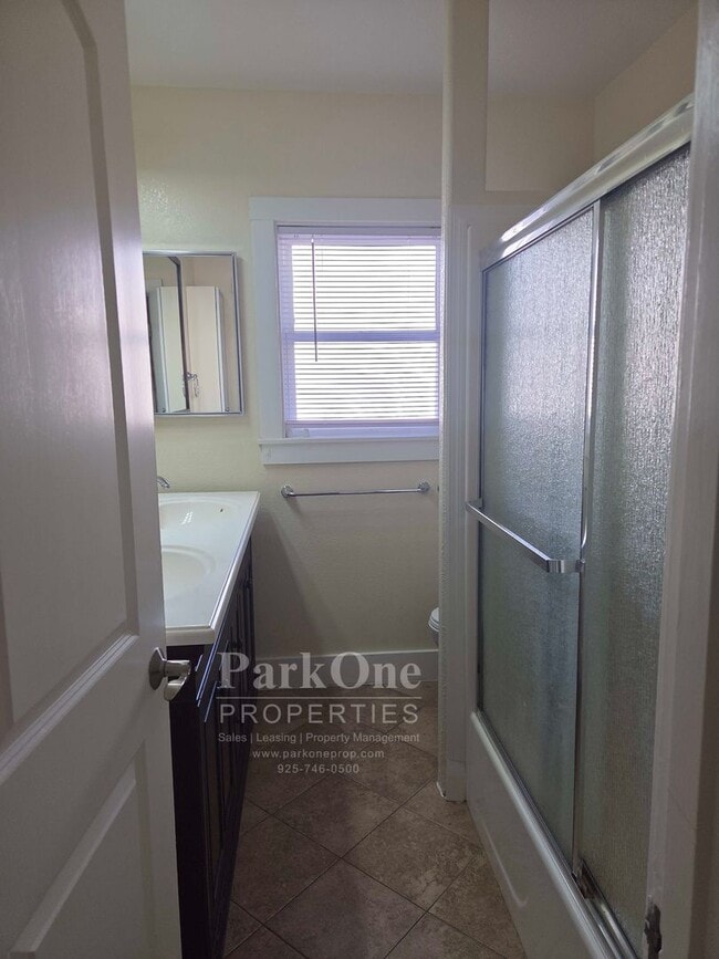 Building Photo - Great 4 Bedroom Home in the Heart of Albany!