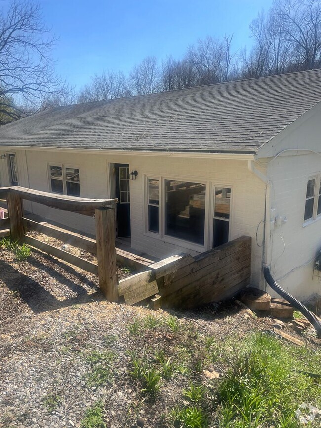 Building Photo - Highwater28