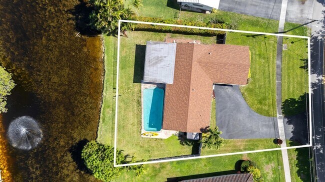 Building Photo - 1120 Renmar Dr