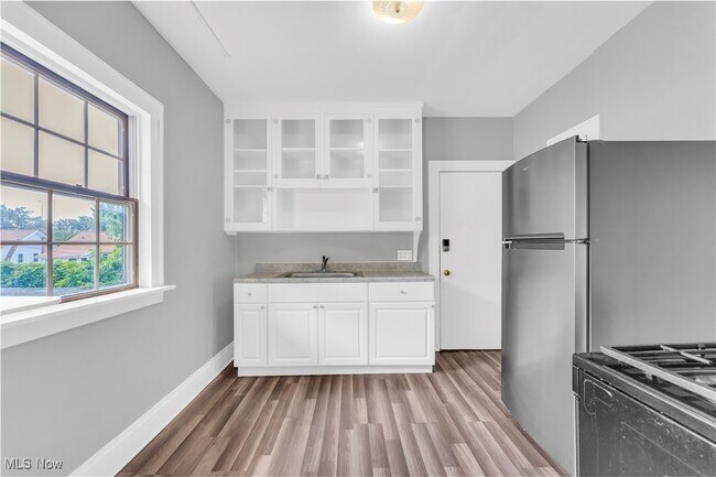 Building Photo - 3274 W 130th St