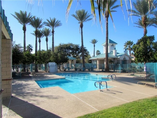 Building Photo - 2185 Polynesia Cir