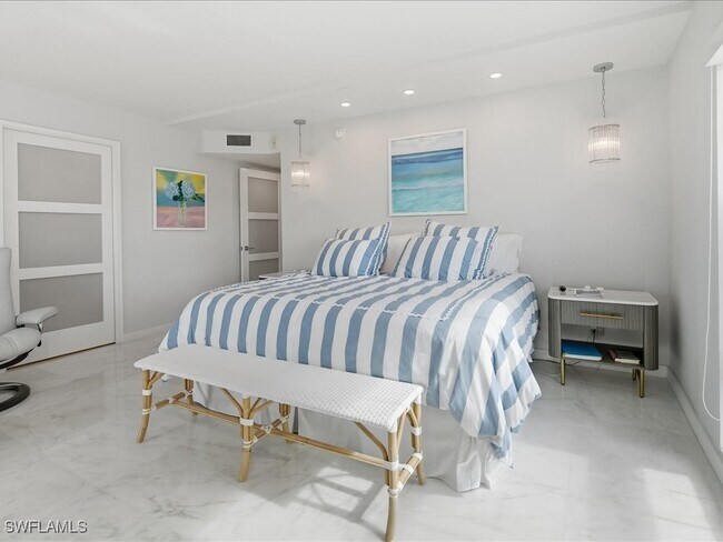 Building Photo - 2750 Gulf Shore Blvd N