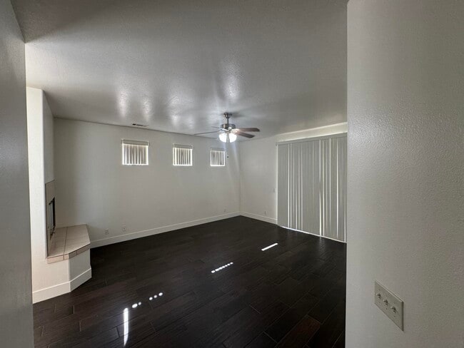 Building Photo - 74081 W Petunia Pl