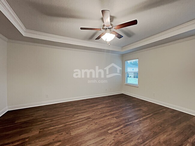 Building Photo - 945 Heavenly Drive