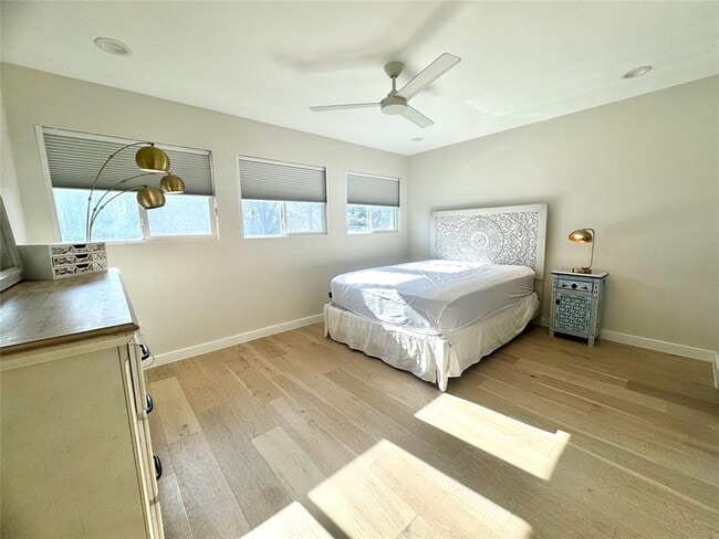 Building Photo - 400 E 30th St