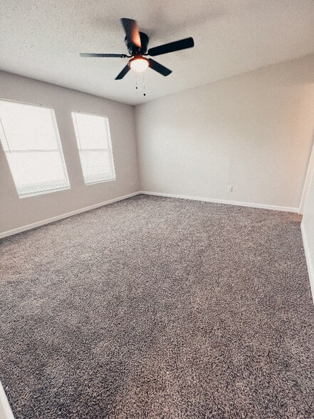 Building Photo - 243 Meadowcrest Dr