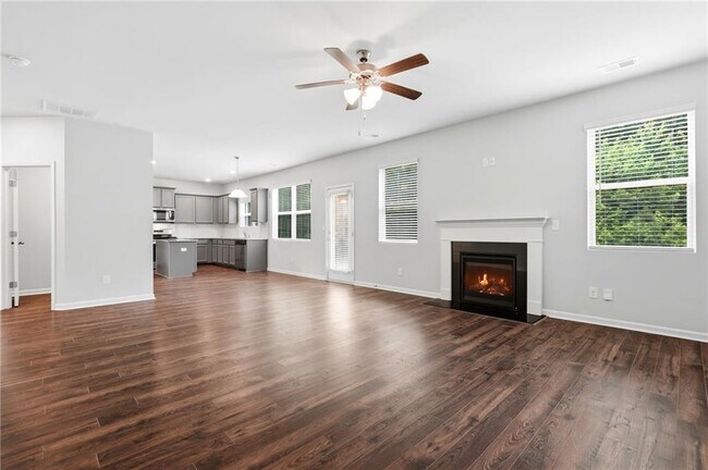 Building Photo - 3132 Hawthorn Farm Blvd