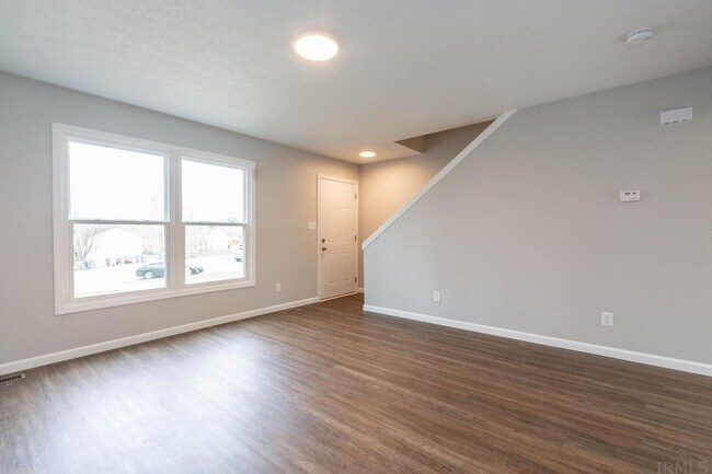 Building Photo - Willow Court Bloomington