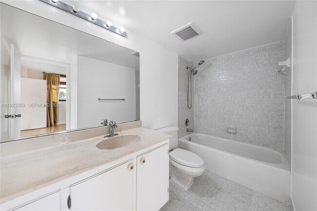 Building Photo - 290 174th St St