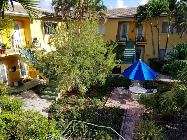 Building Photo - 729 NE 16th Ave