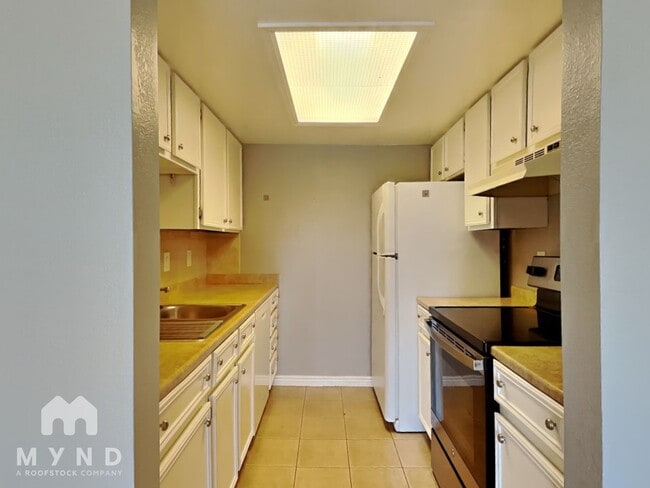 Building Photo - 7885 Barbara Ann Dr