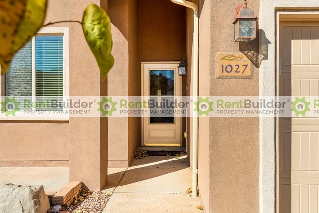 Building Photo - 1027 Desert Willow Ct